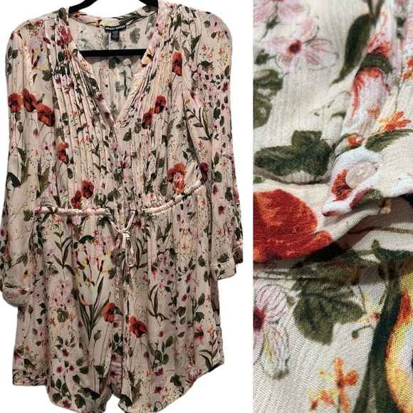 Hillary Radley, size medium floral blouse, button up with tie up, - Picture 11 of 12